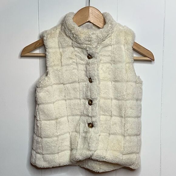 Hanna Andersson Other - Hanna Andersson Faux Fur Vest Button Front Sz 130